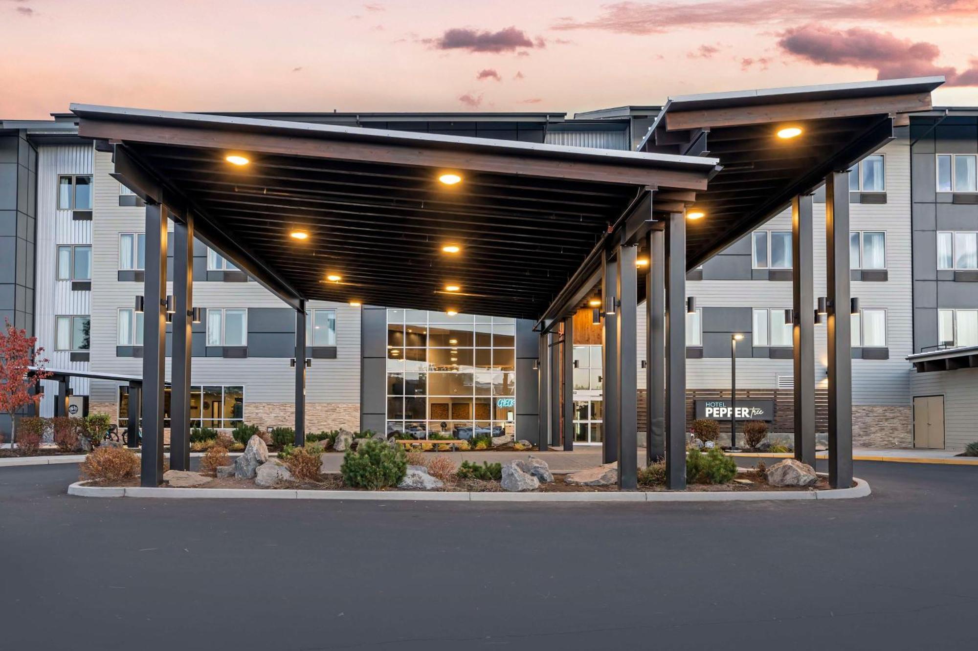 Best Western Premier Peppertree Inn at Bend Exterior foto